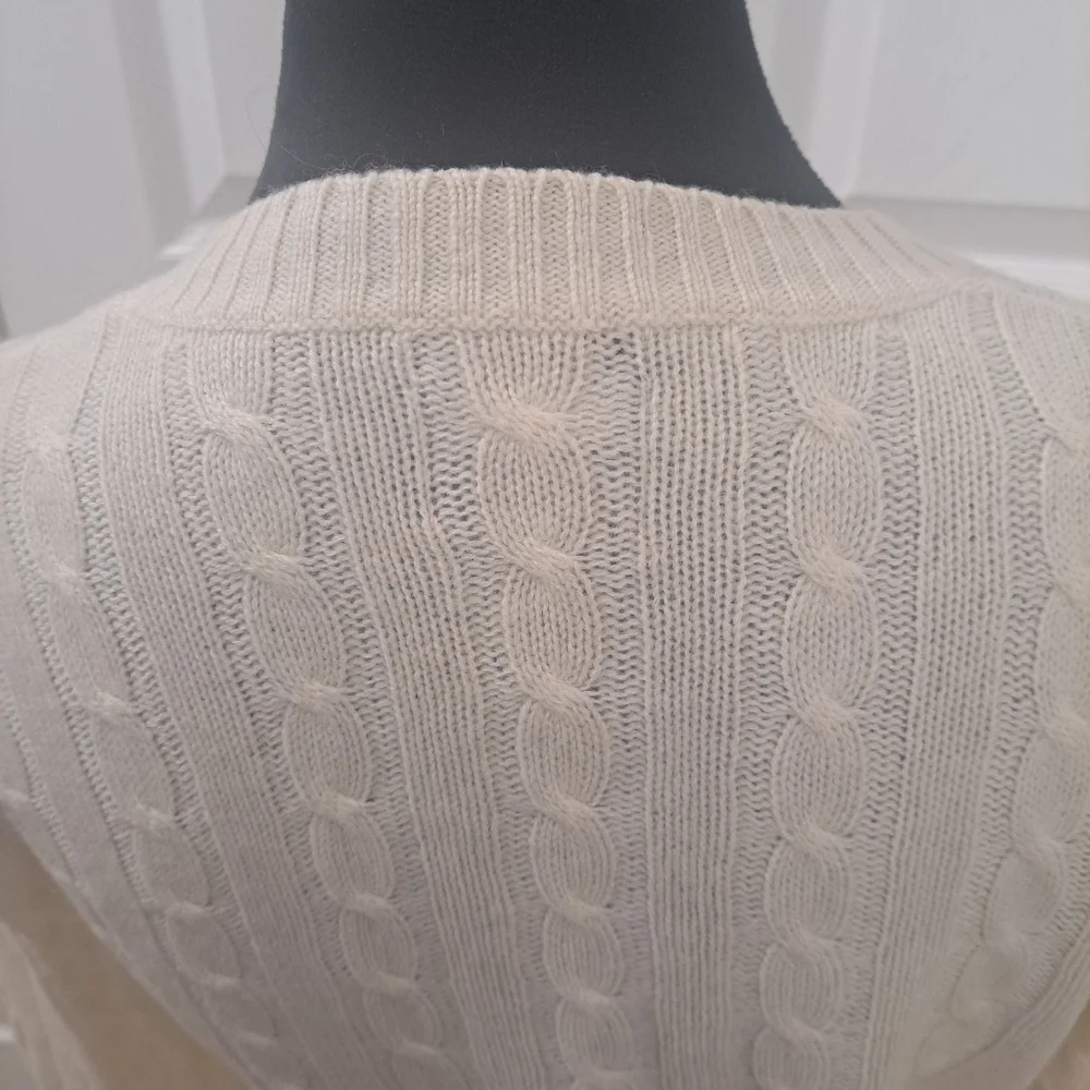 100% Cashmere Cable Knit Sweater Size L 12 -14